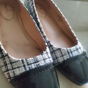 Bandolino Black and White Flats